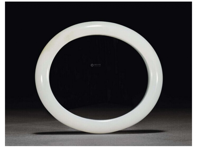 水润宽边手镯好玉