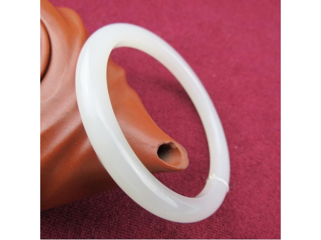 水润宽边手镯好玉